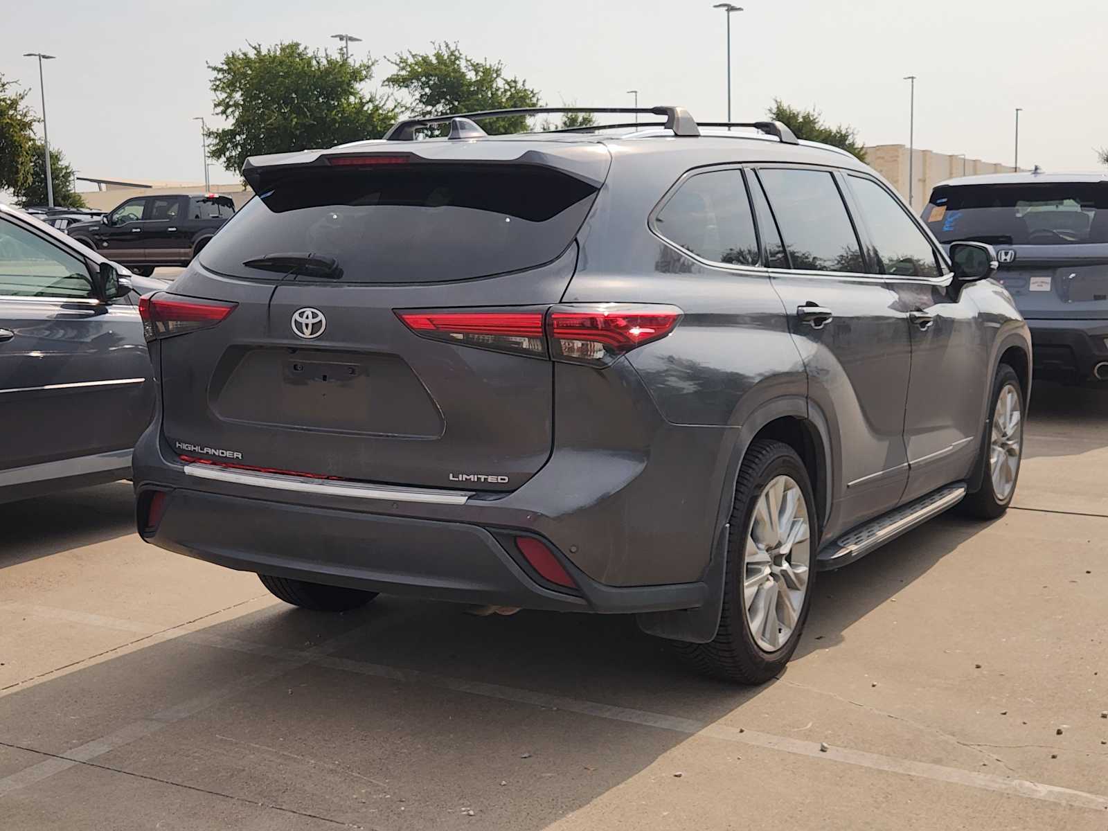 Thumbnail: 2021 Toyota Highlander - 4