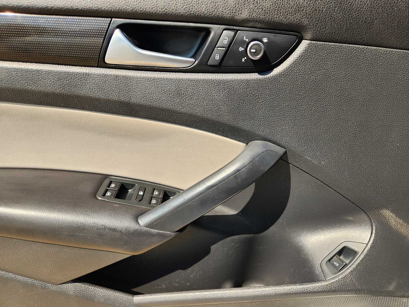 Thumbnail: 2015 Volkswagen Passat - 29