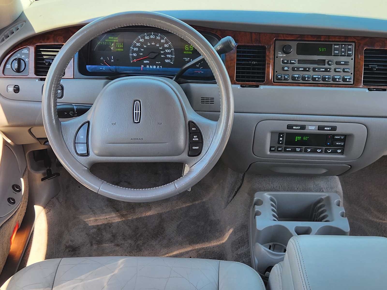 Thumbnail: 2001 Lincoln Town Car - 15
