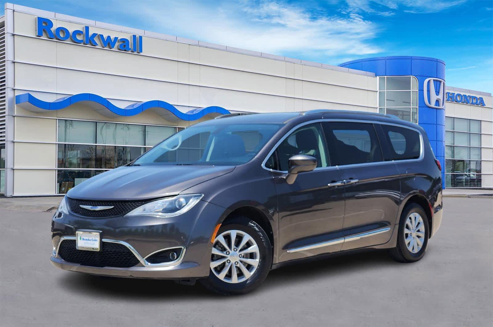 2019 Chrysler Pacifica Touring L -
                  Rockwall, TX