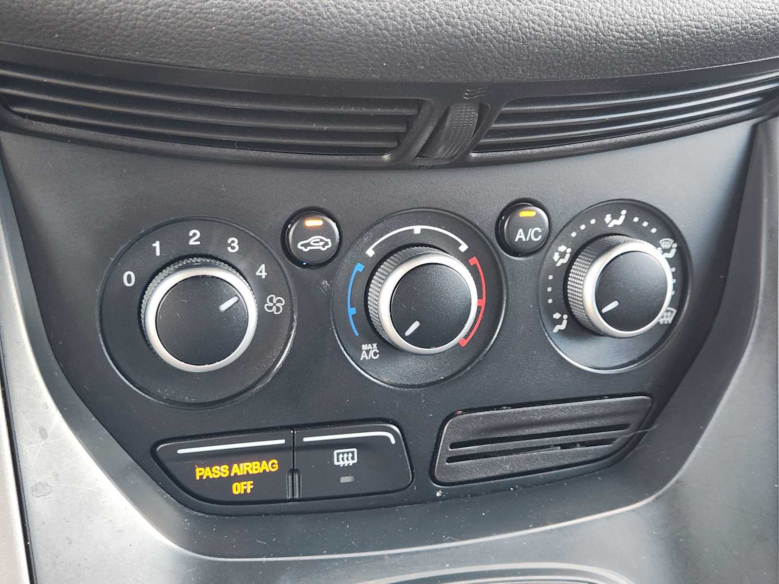 Thumbnail: 2015 Ford Escape - 27