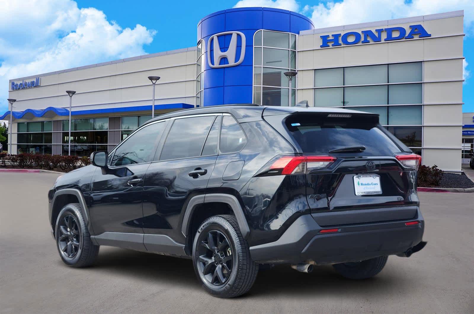 Thumbnail: 2021 Toyota RAV4 - 4