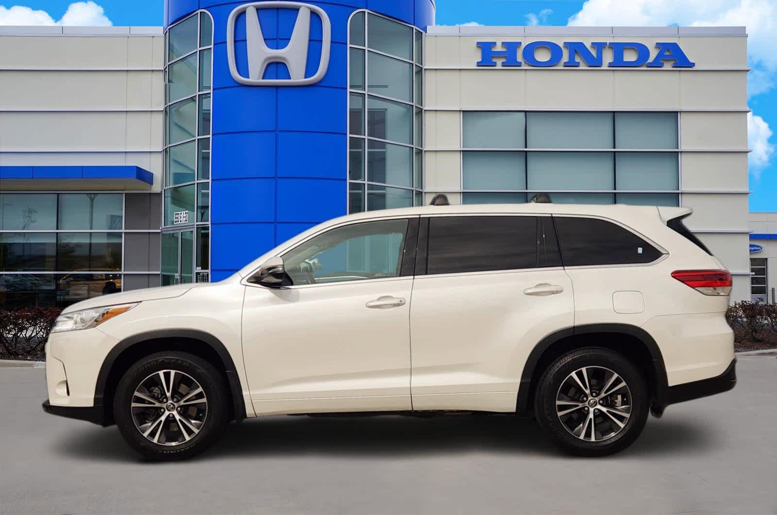 Thumbnail: 2017 Toyota Highlander - 3