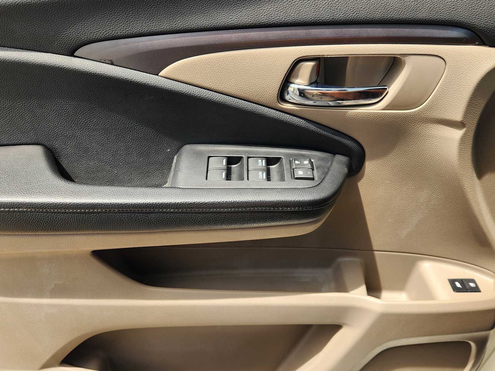 Thumbnail: 2016 Honda Pilot - 30