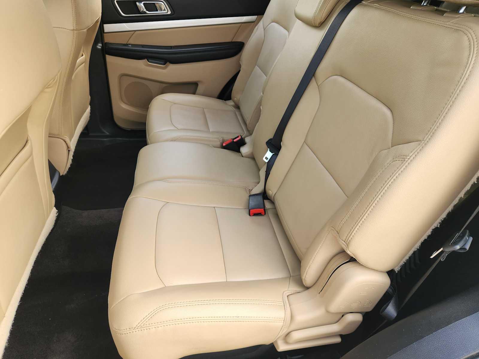 Thumbnail: 2016 Ford Explorer - 13