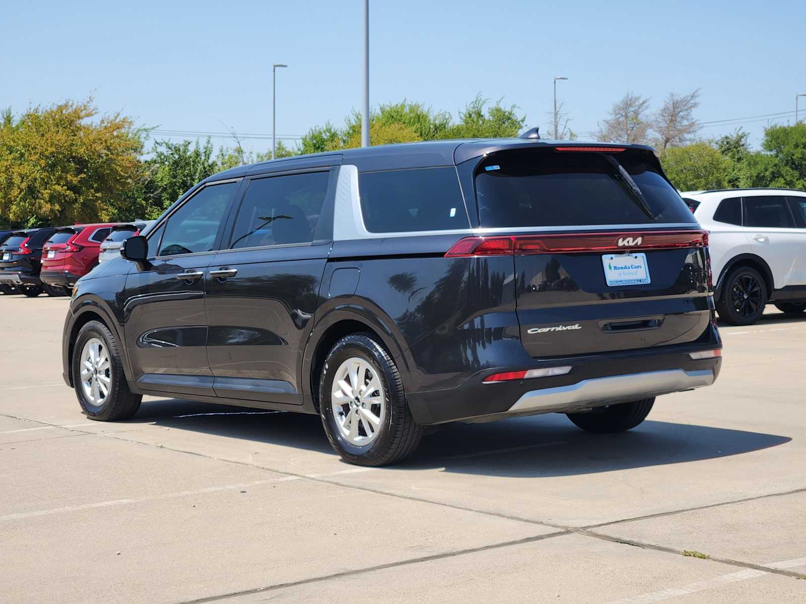 Thumbnail: 2022 Kia Carnival - 4