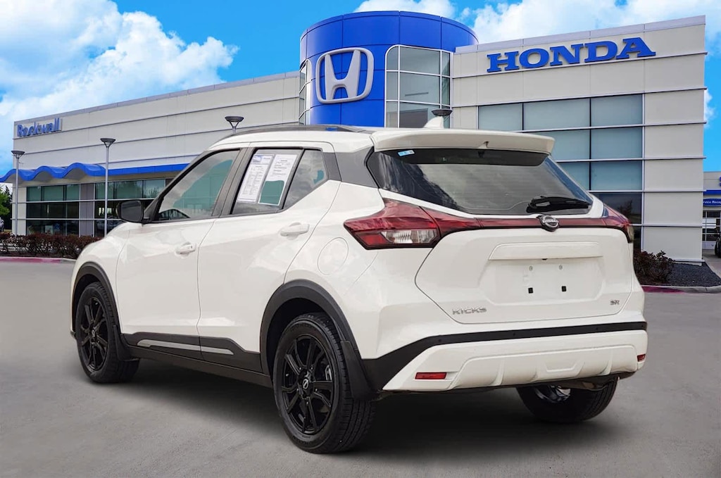 Used 2022 Nissan Kicks SR SUV