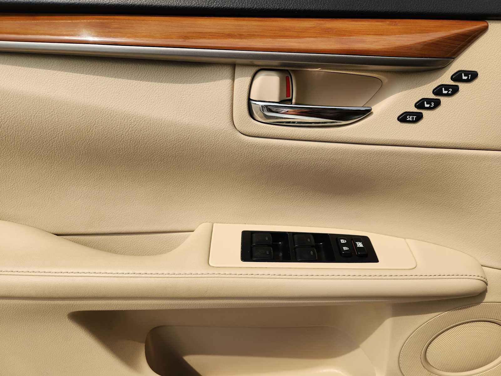 Thumbnail: 2015 Lexus ES - 29