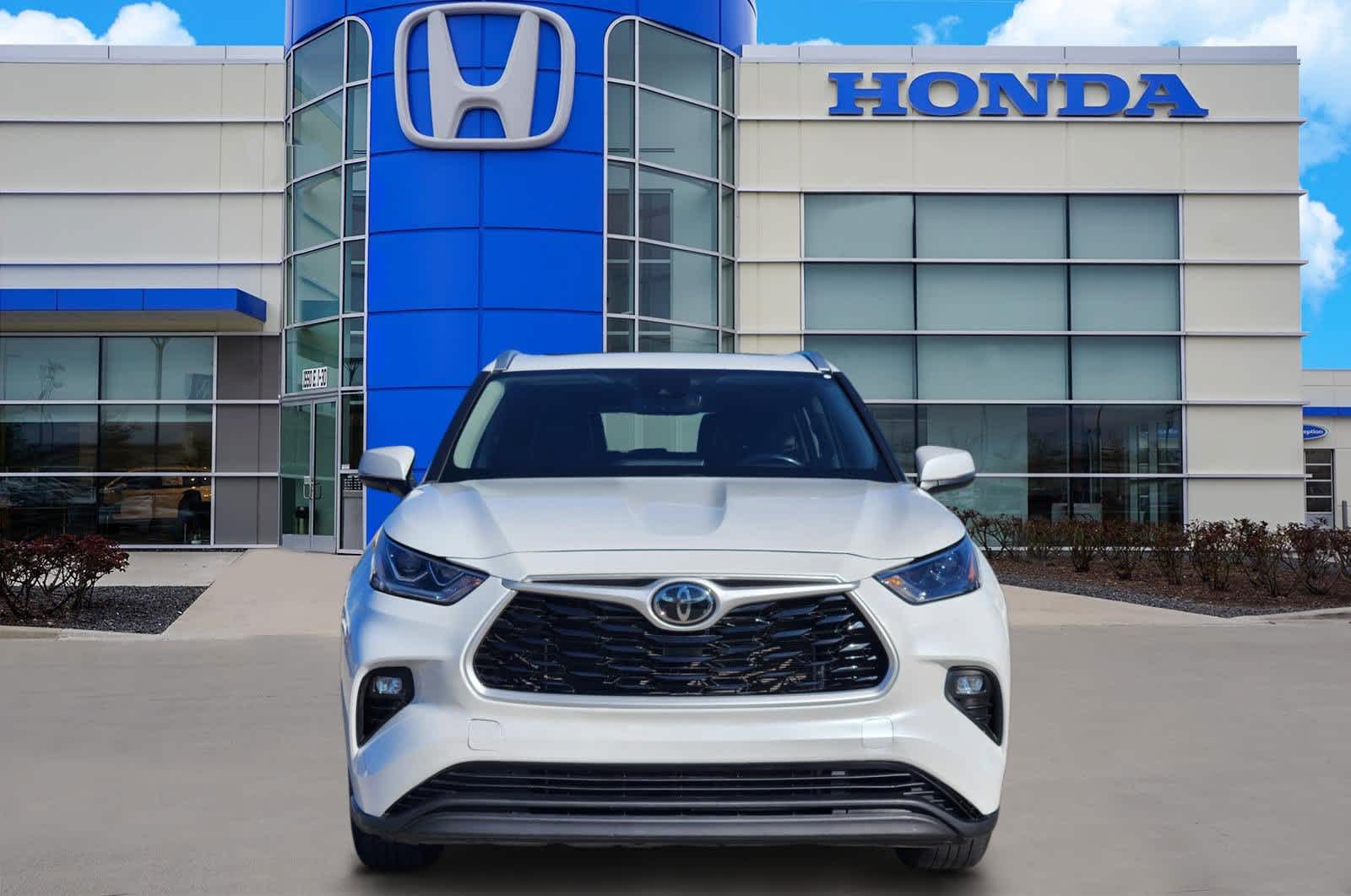 Thumbnail: 2022 Toyota Highlander - 6