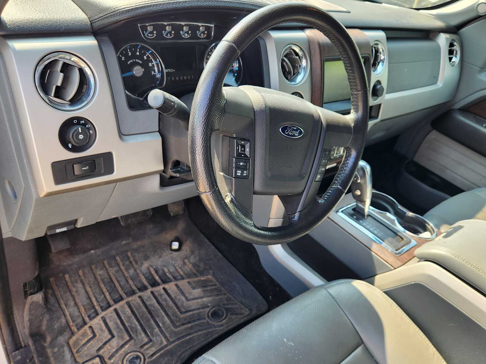 2014 Ford F-150 Lariat 8