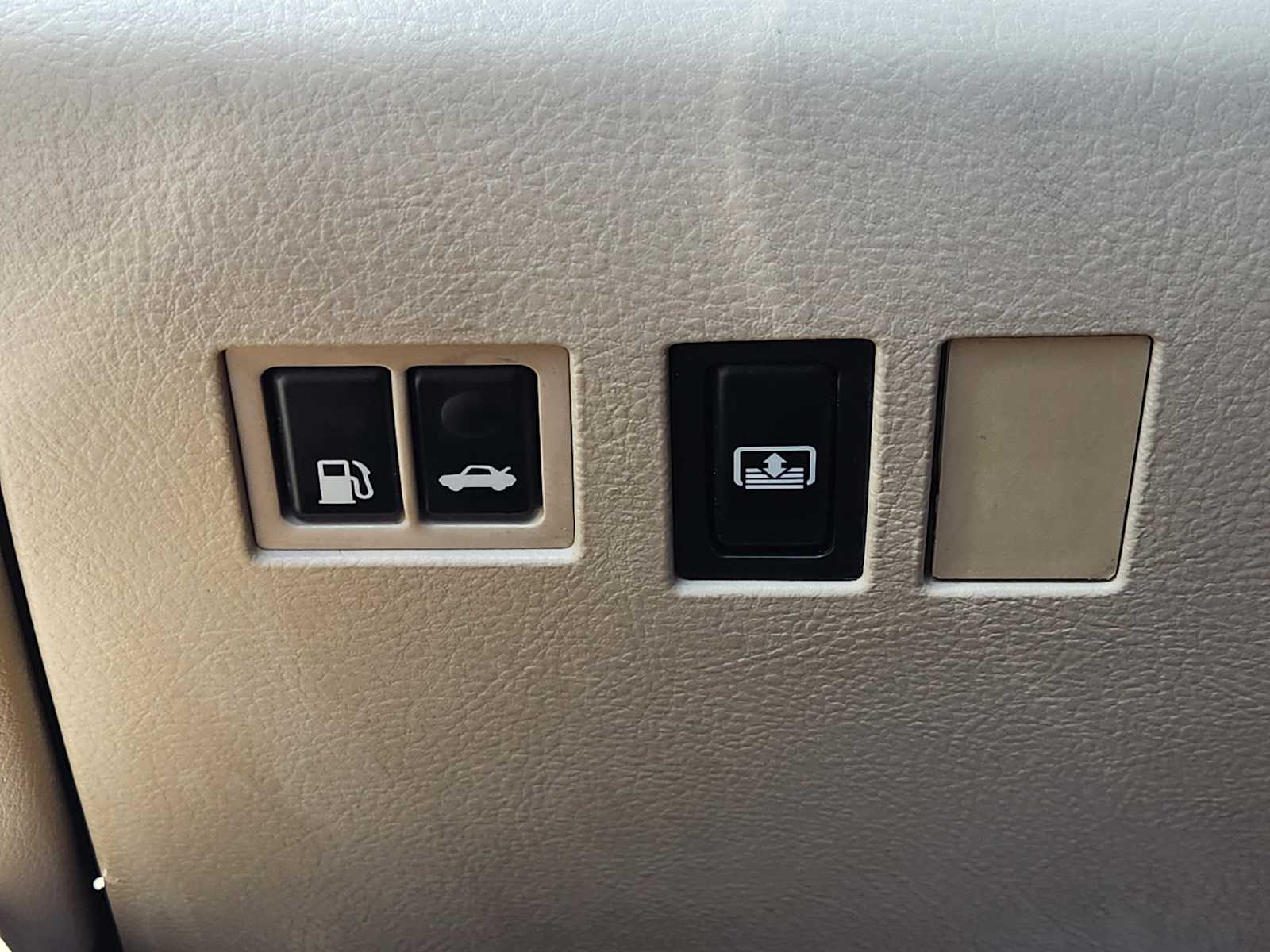 Thumbnail: 2012 Toyota Avalon - 28