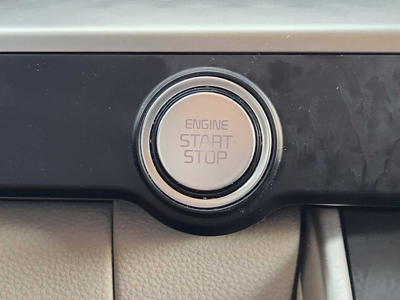 Thumbnail: 2022 Kia Carnival - 28