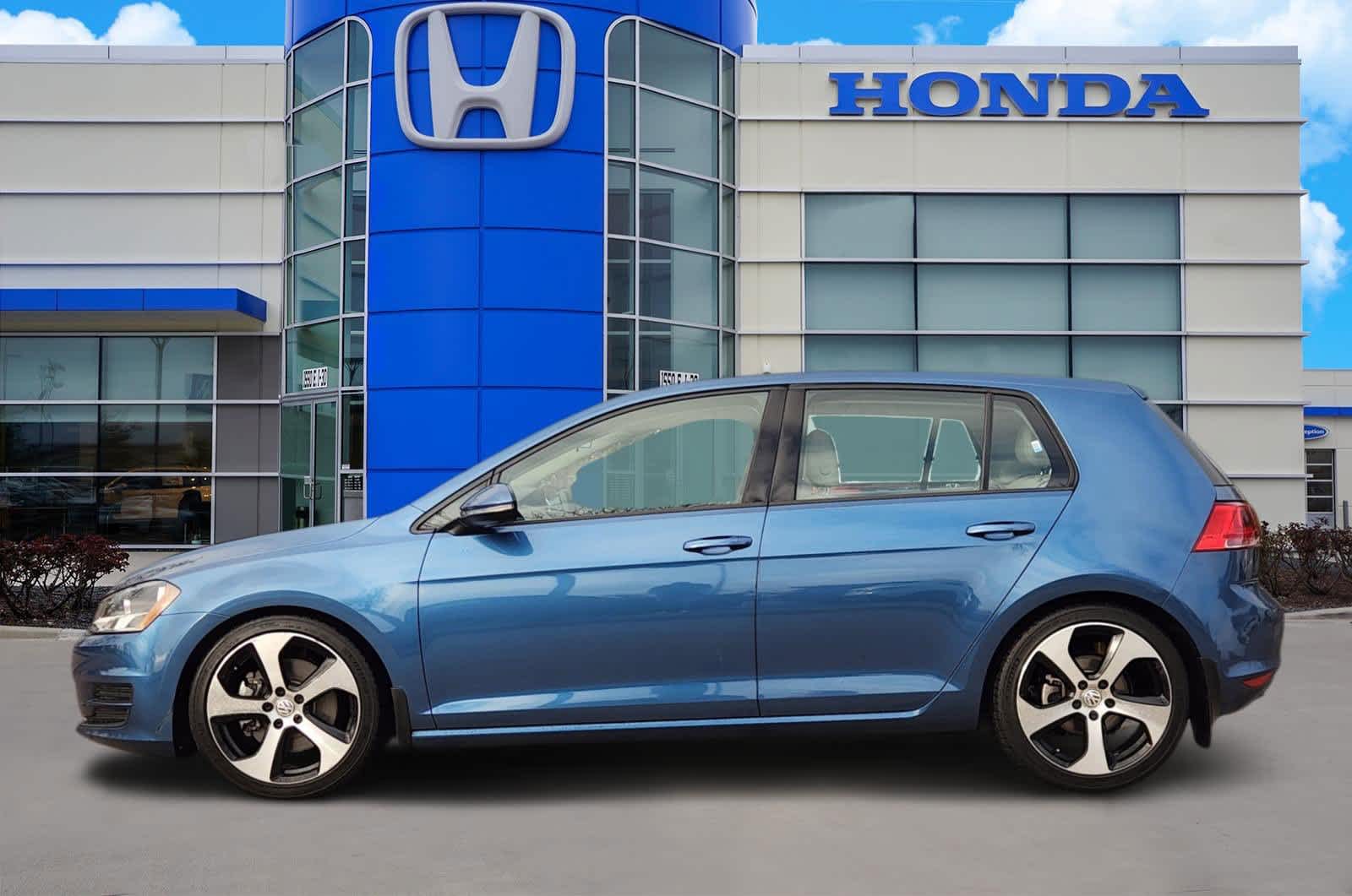 Thumbnail: 2017 Volkswagen Golf - 3