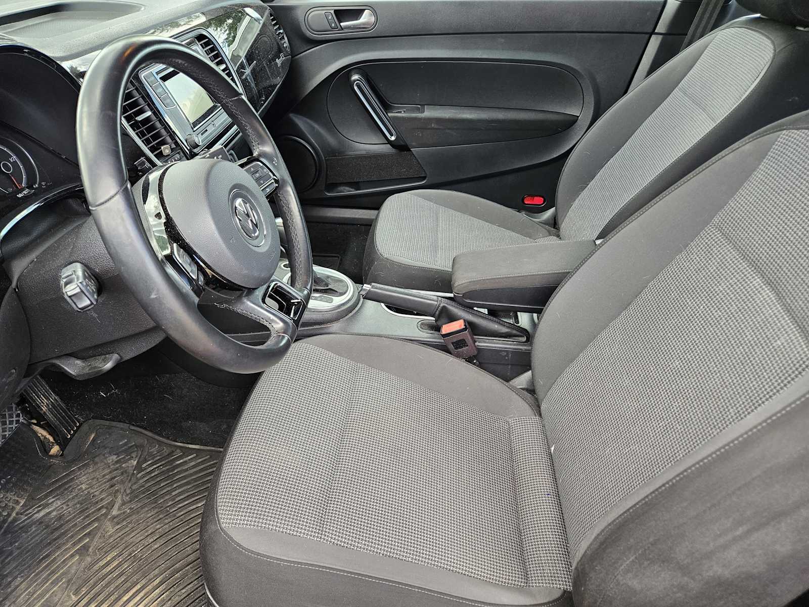 Thumbnail: 2019 Volkswagen Beetle - 8