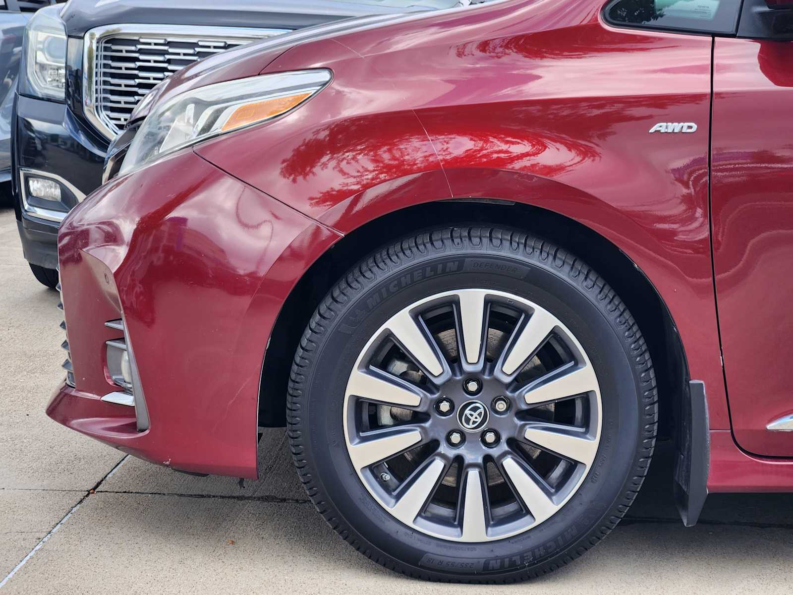 Thumbnail: 2019 Toyota Sienna - 8