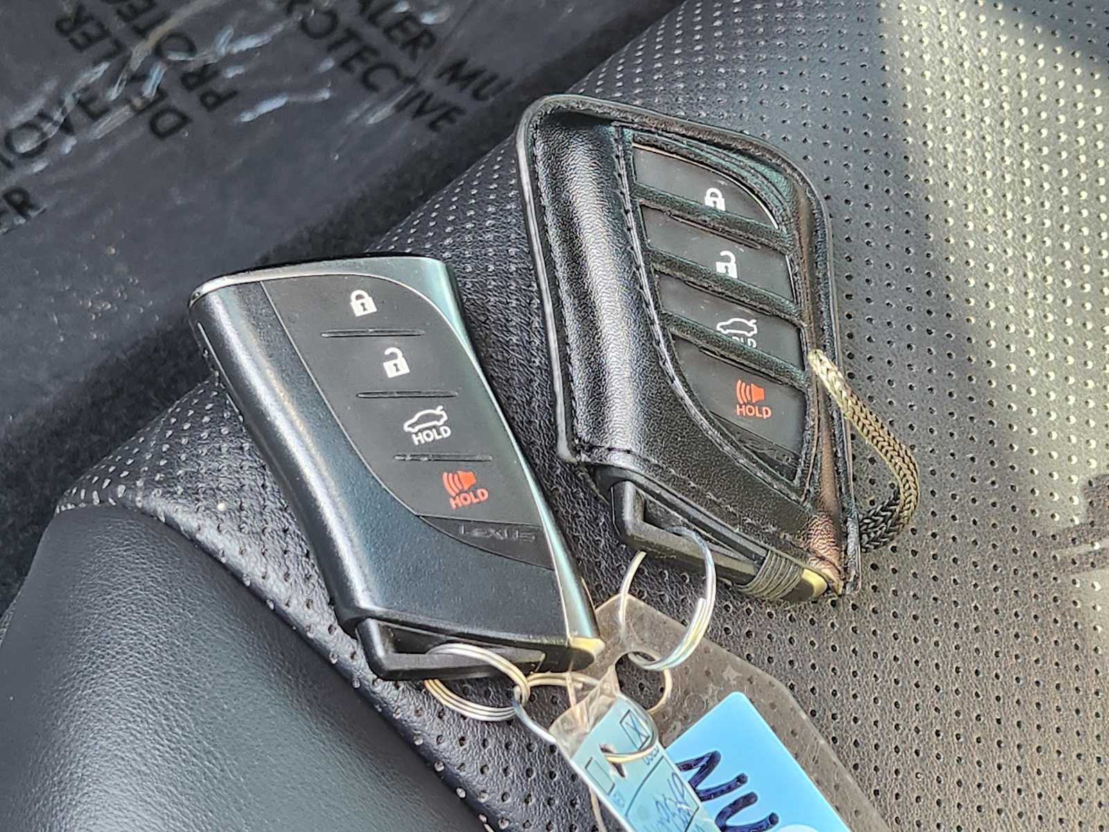 Thumbnail: 2022 Lexus ES - 20