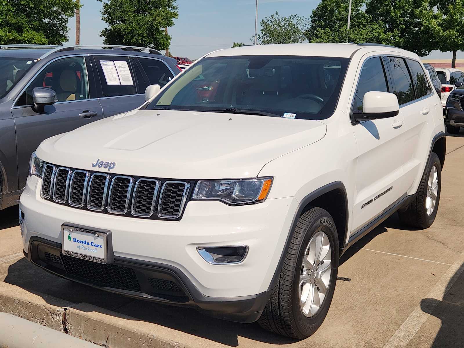 2022 Jeep Grand Cherokee Laredo E 4WD's photo