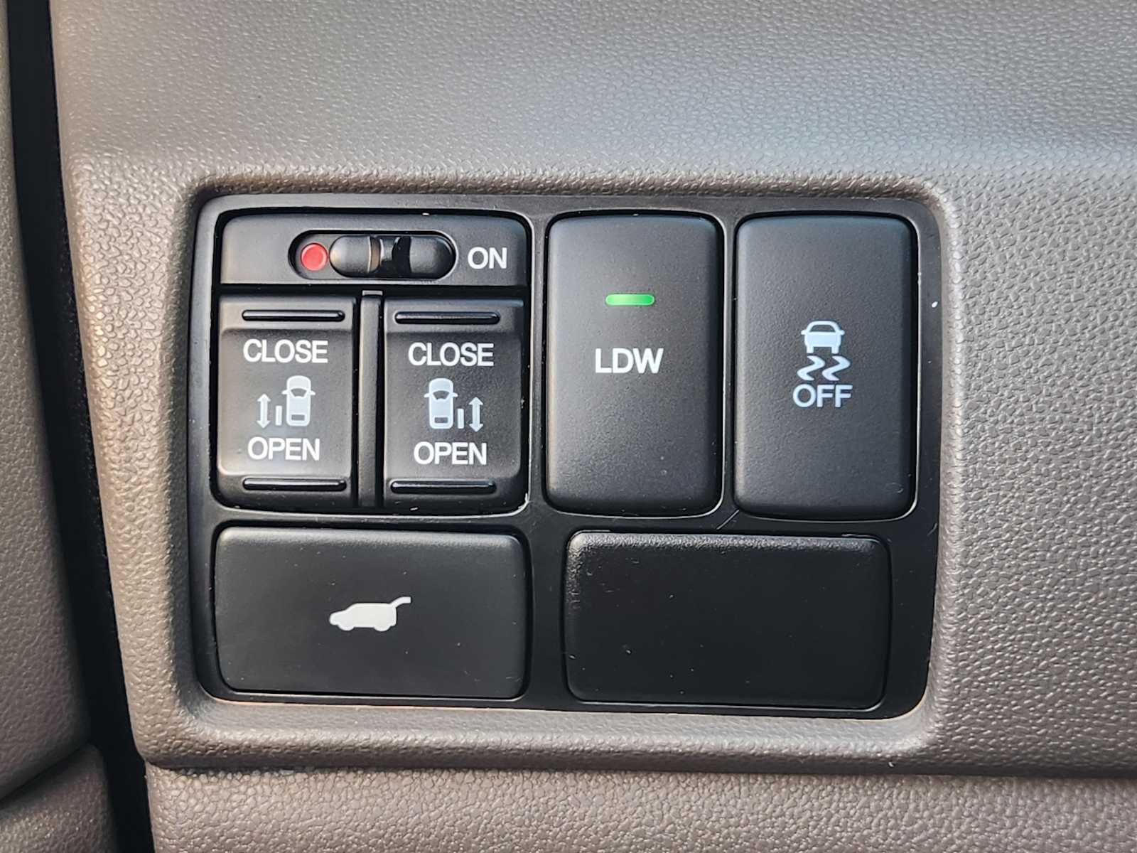 Thumbnail: 2015 Honda Odyssey - 31