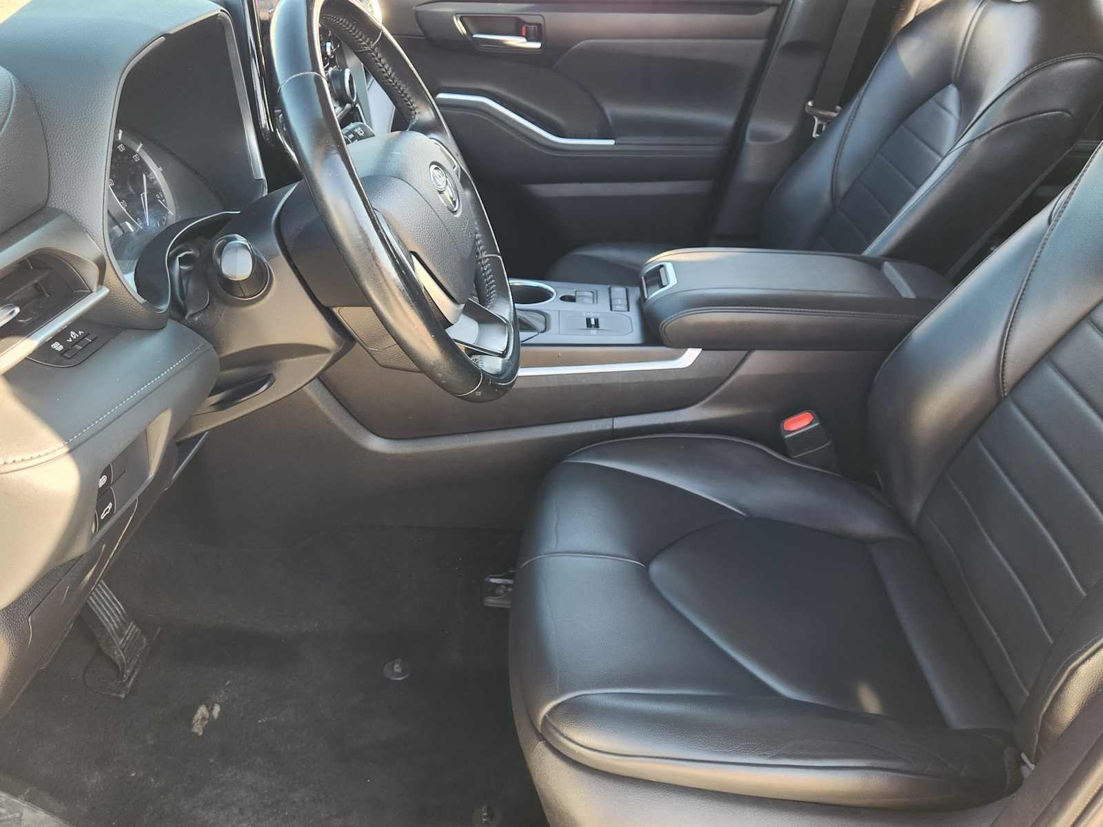 Thumbnail: 2022 Toyota Highlander - 11