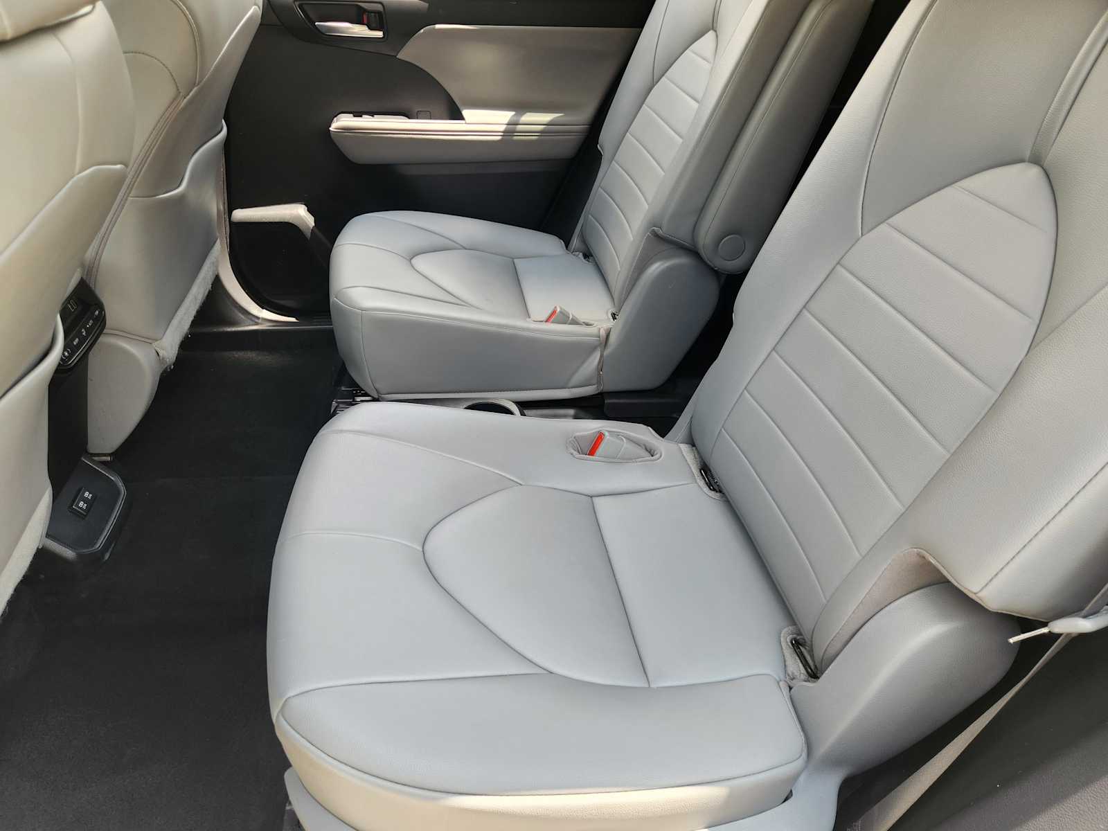 Thumbnail: 2021 Toyota Highlander - 12