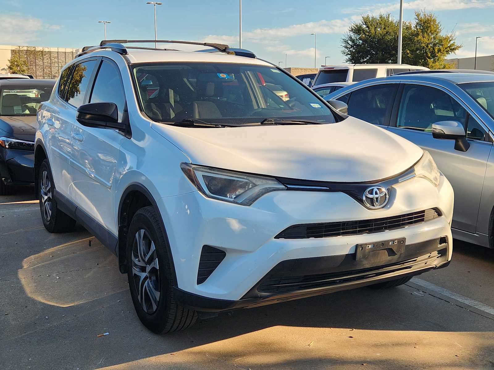 Thumbnail: 2016 Toyota RAV4 - 3