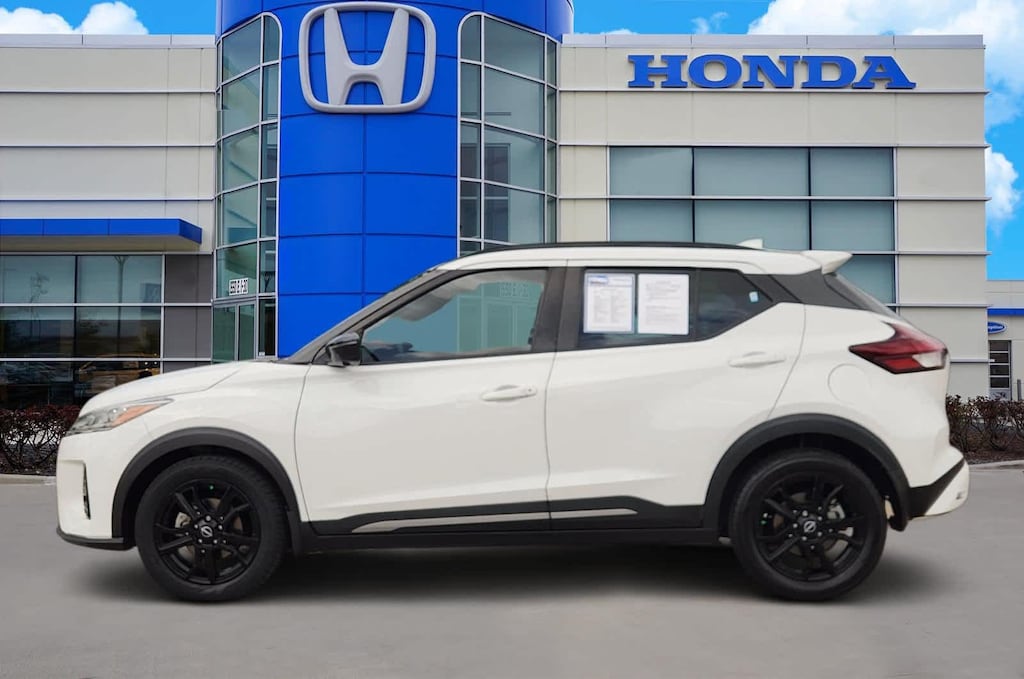 Used 2022 Nissan Kicks SR SUV