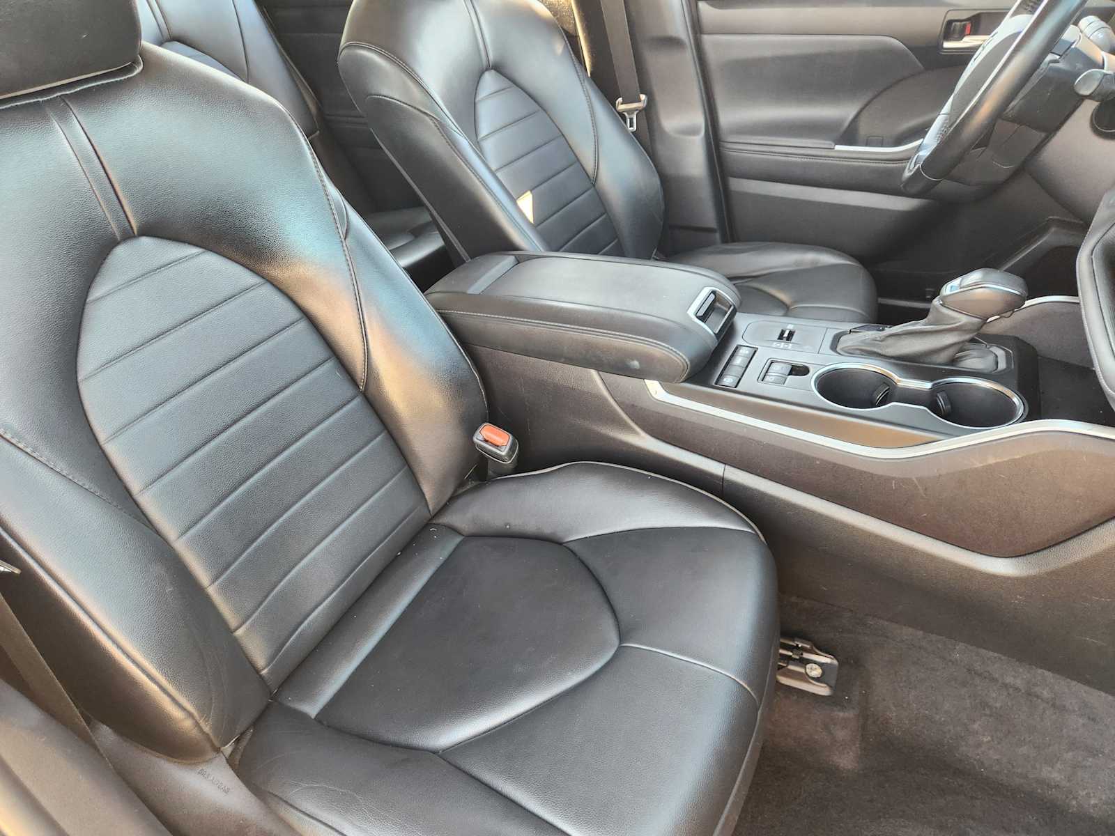 Thumbnail: 2022 Toyota Highlander - 15