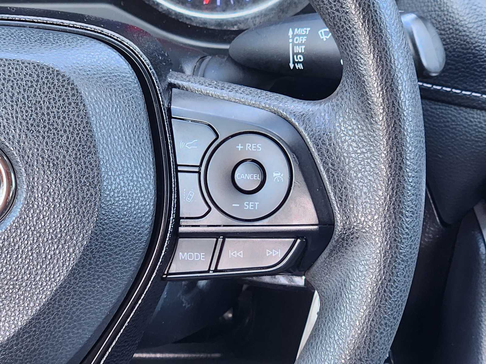 Thumbnail: 2021 Toyota RAV4 - 32