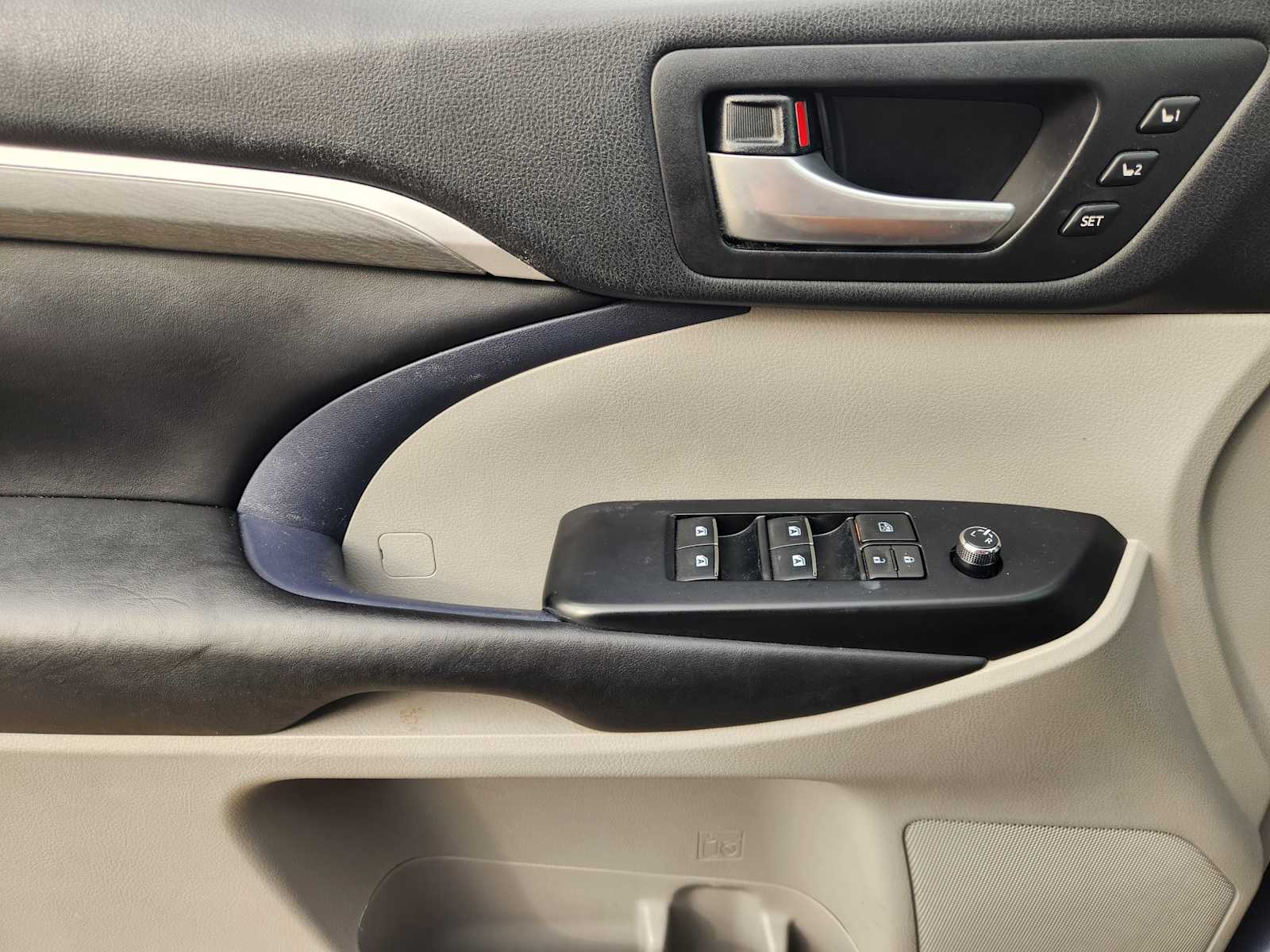 Thumbnail: 2018 Toyota Highlander - 28