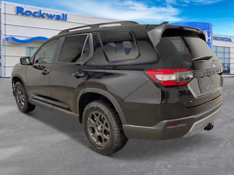 2025 Honda Pilot TrailSport photo 3