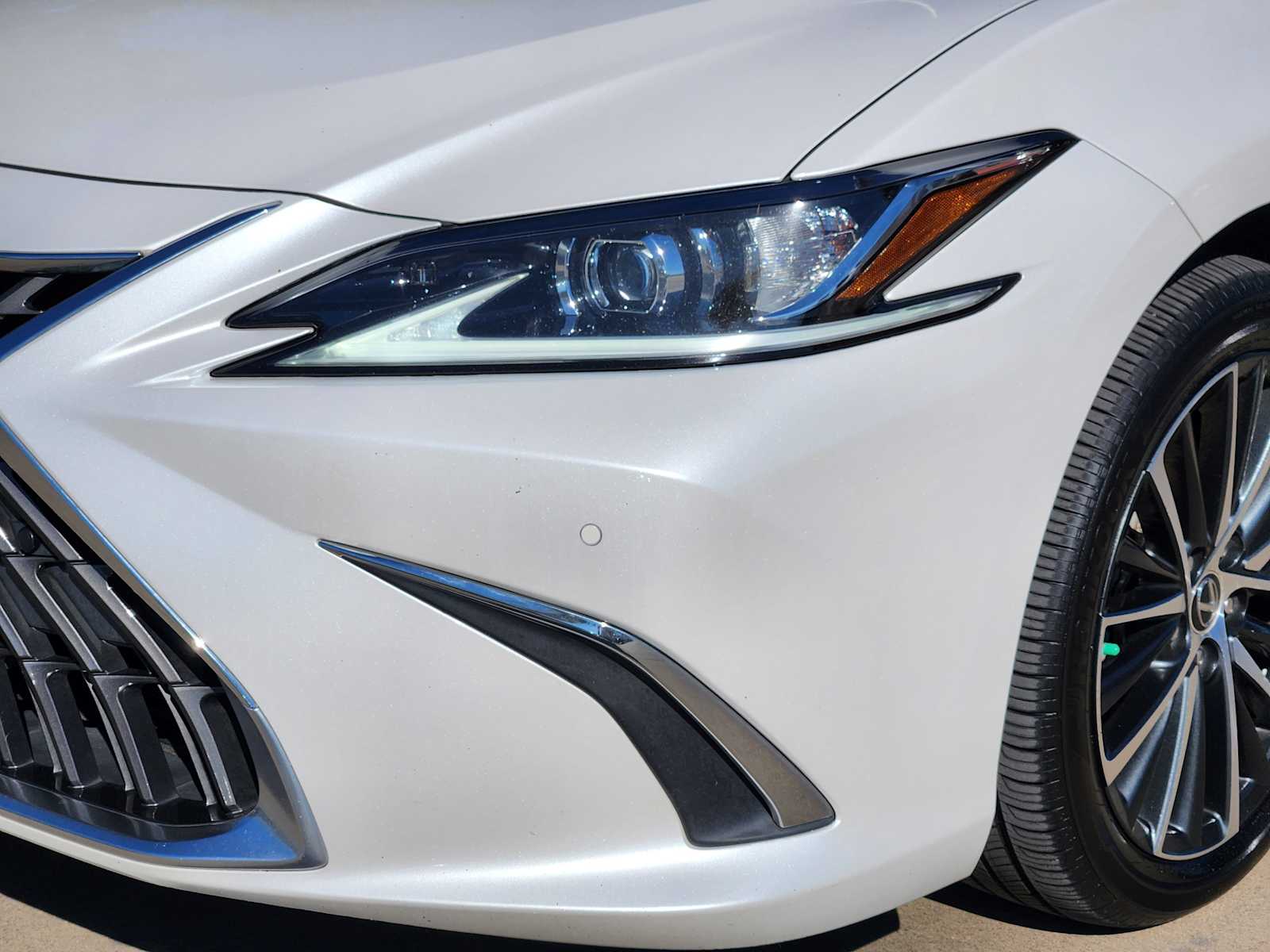 Thumbnail: 2022 Lexus ES - 23
