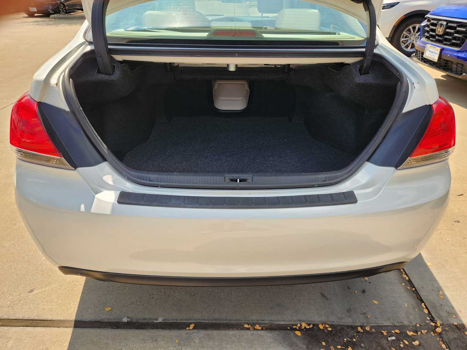 Thumbnail: 2012 Toyota Avalon - 19