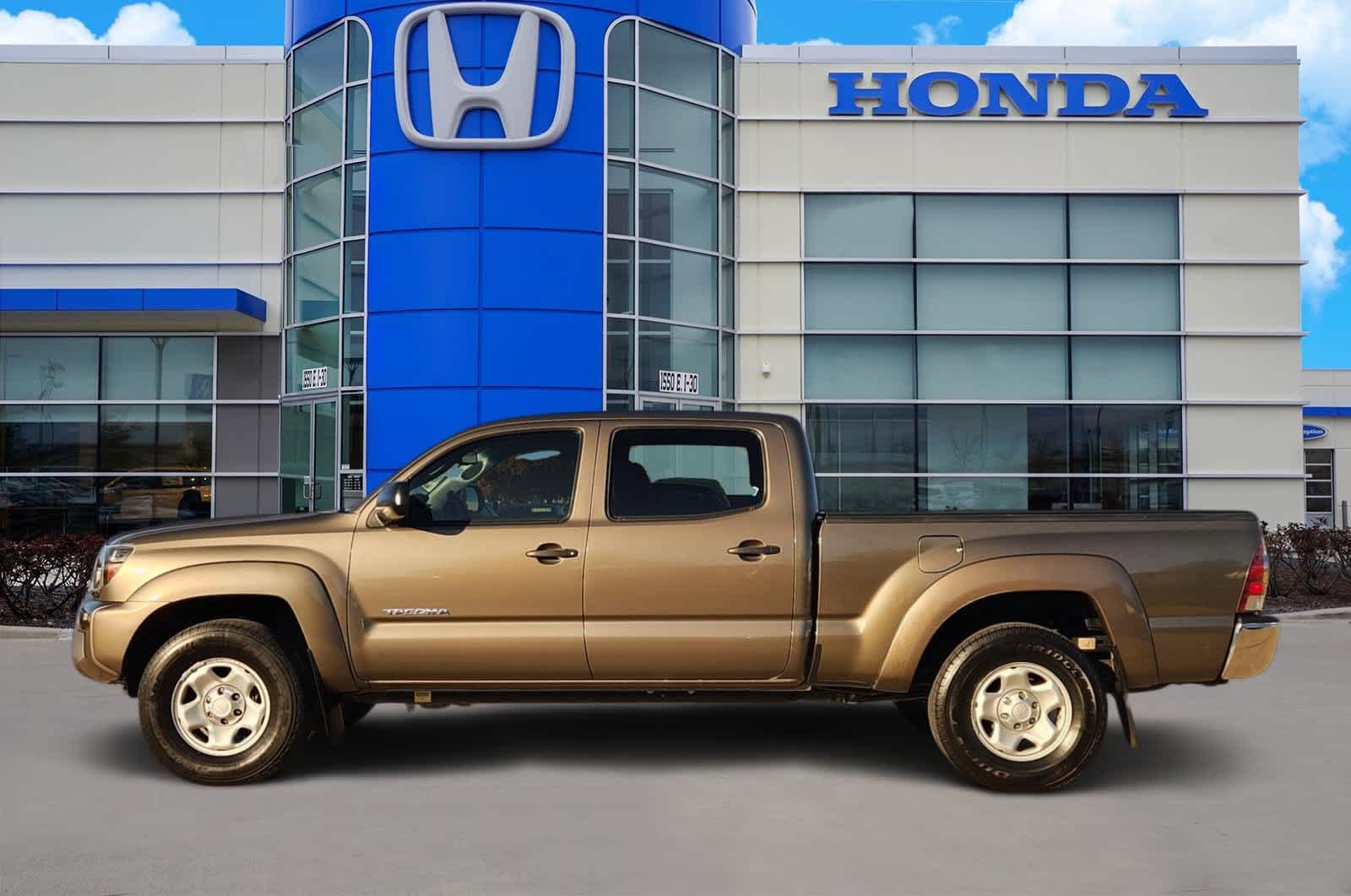 Thumbnail: 2013 Toyota Tacoma - 3