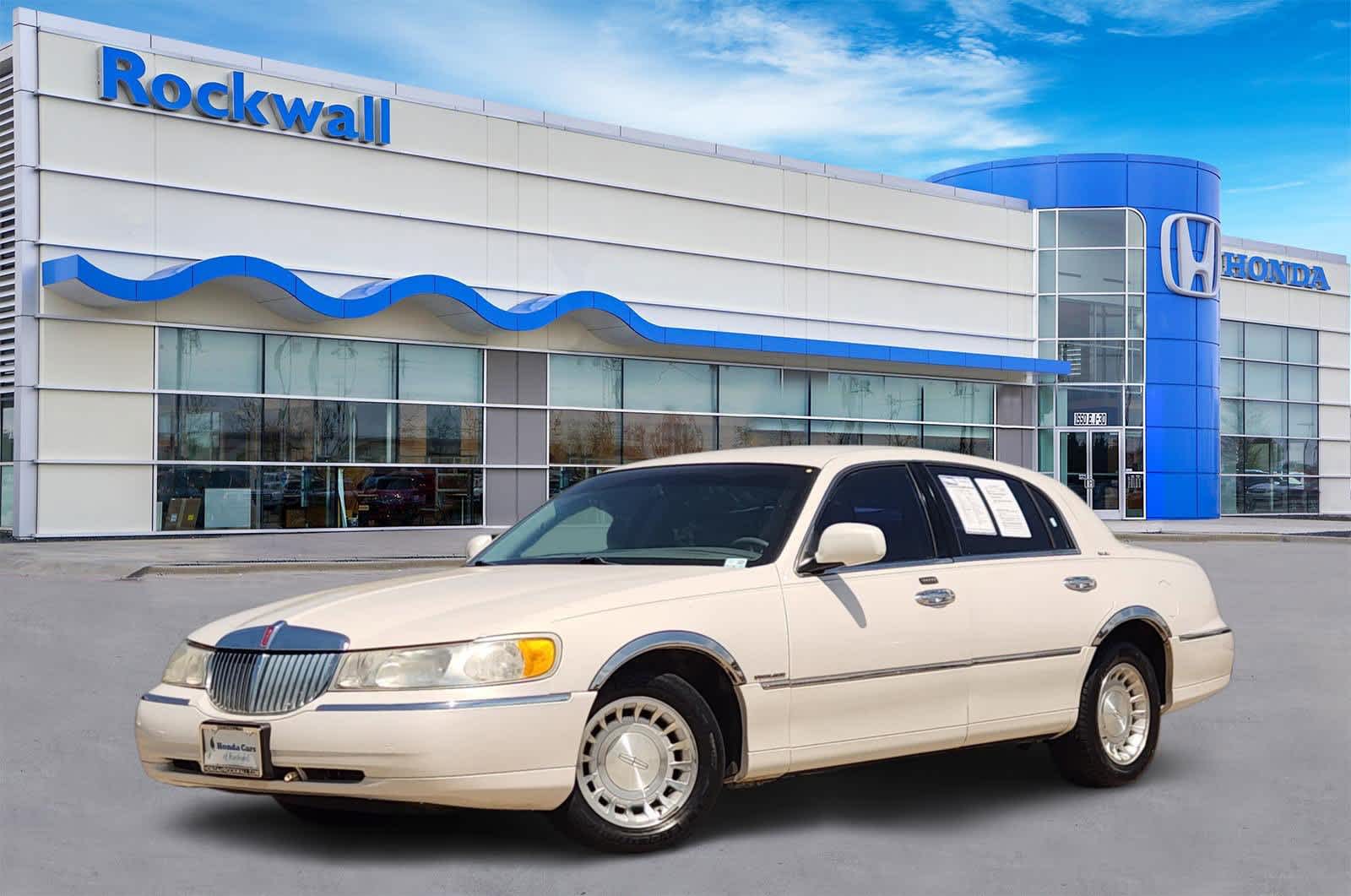 2001 Lincoln Town Car Executive -
                  Rockwall, TX