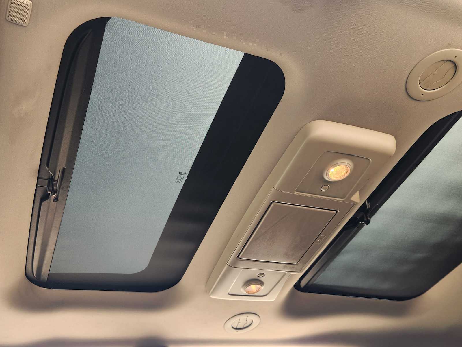 Thumbnail: 2015 GMC Acadia - 31