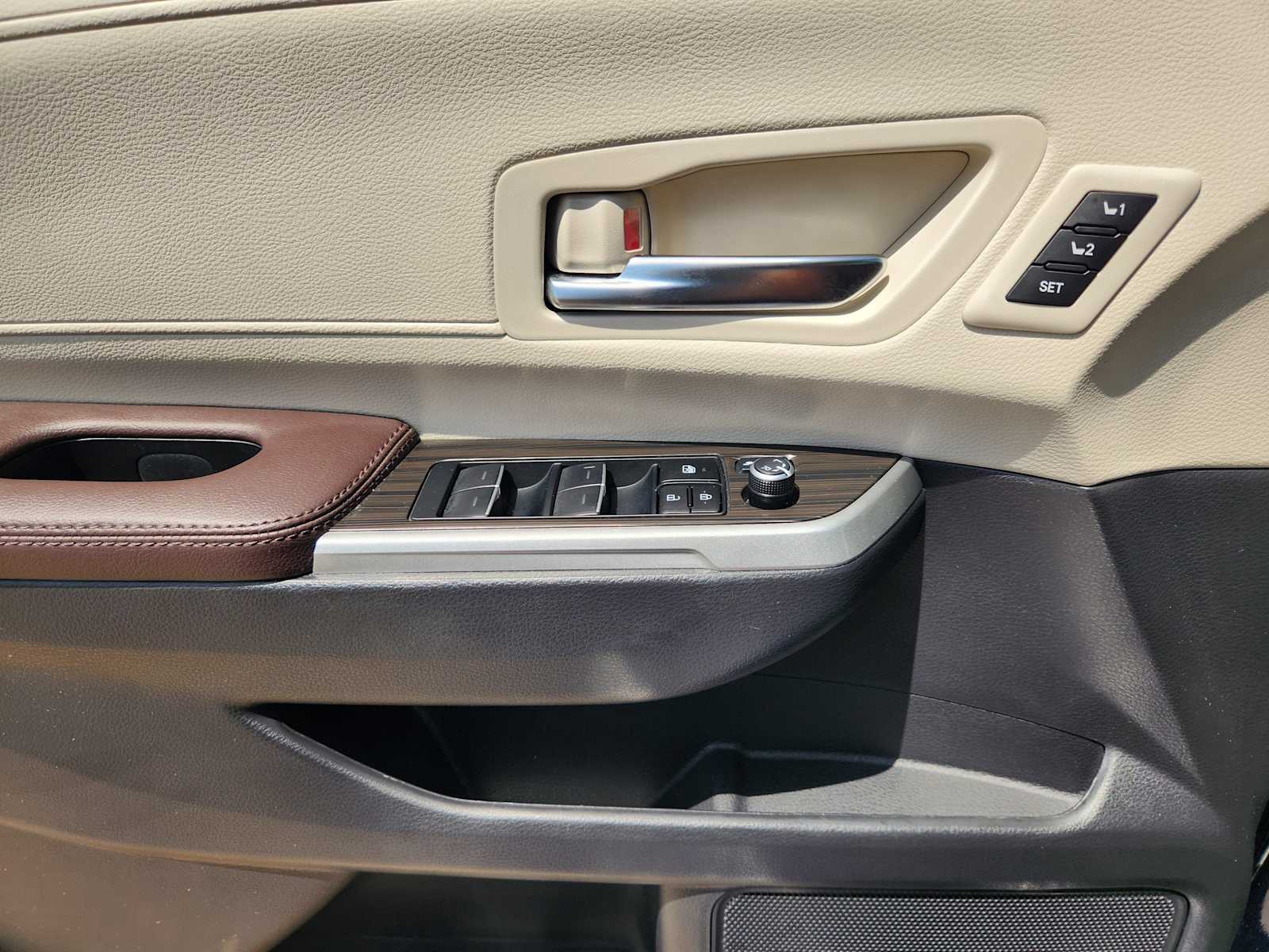 Thumbnail: 2024 Toyota Sienna - 31