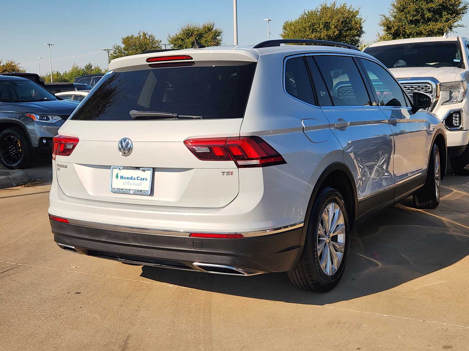 2018 Volkswagen Tiguan SEL photo 4