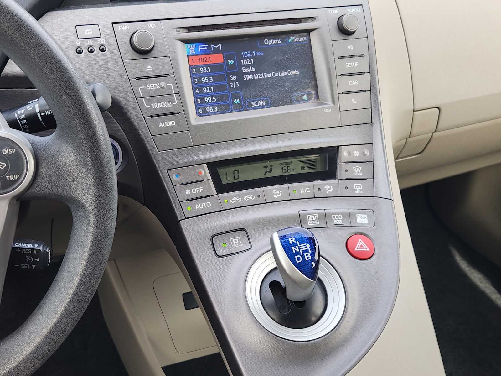 Thumbnail: 2013 Toyota Prius - 16