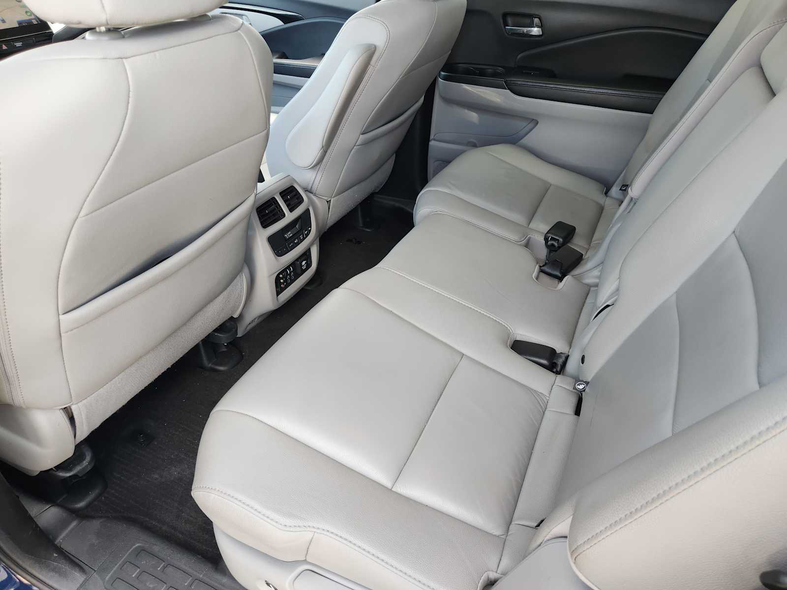 Thumbnail: 2018 Honda Pilot - 12