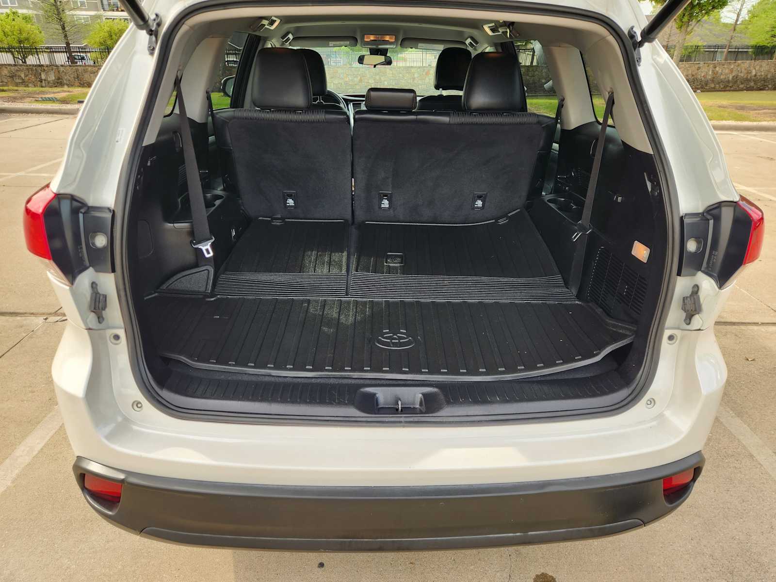 Thumbnail: 2017 Toyota Highlander - 20