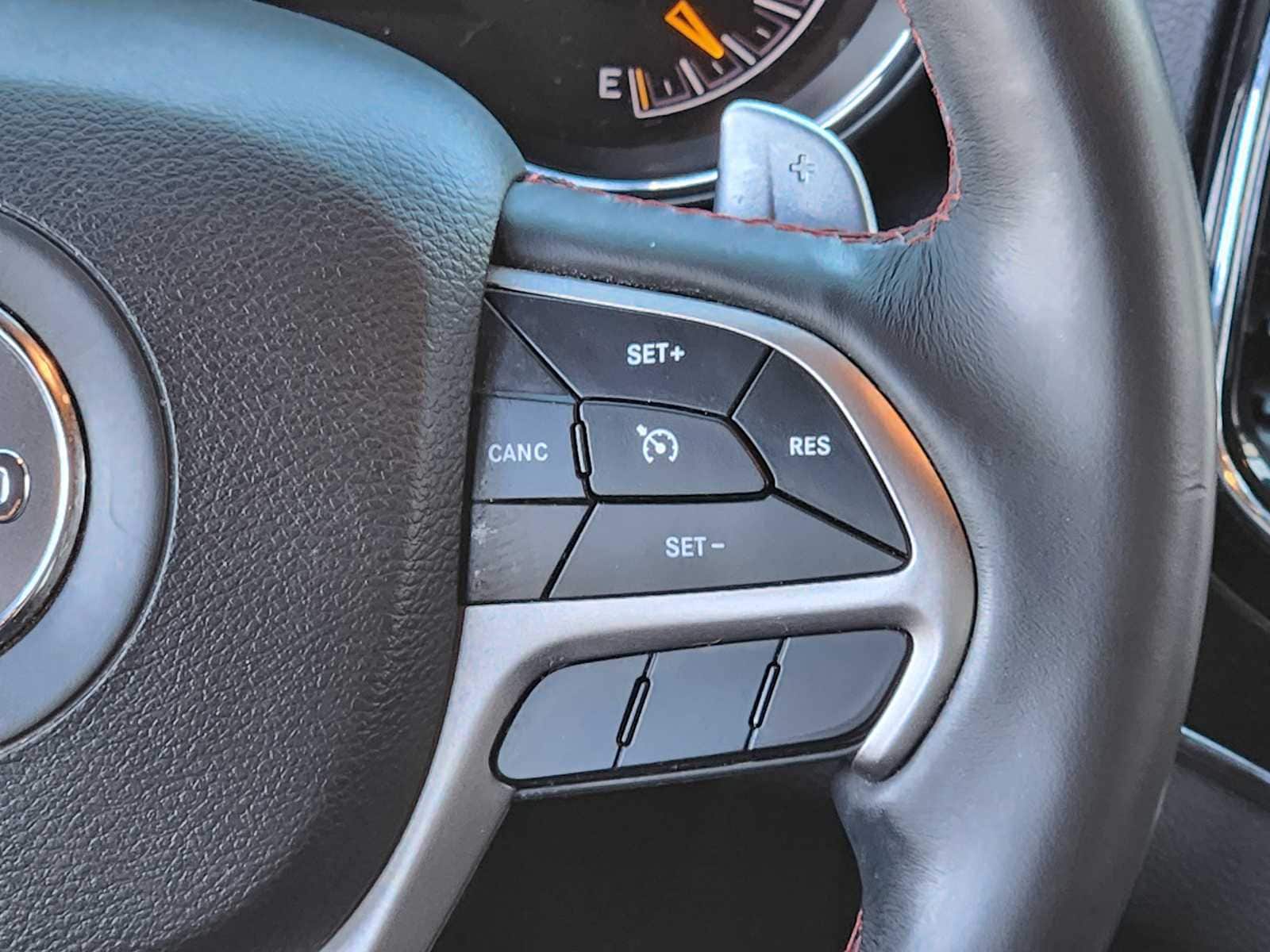 Thumbnail: 2019 Jeep Grand Cherokee - 32