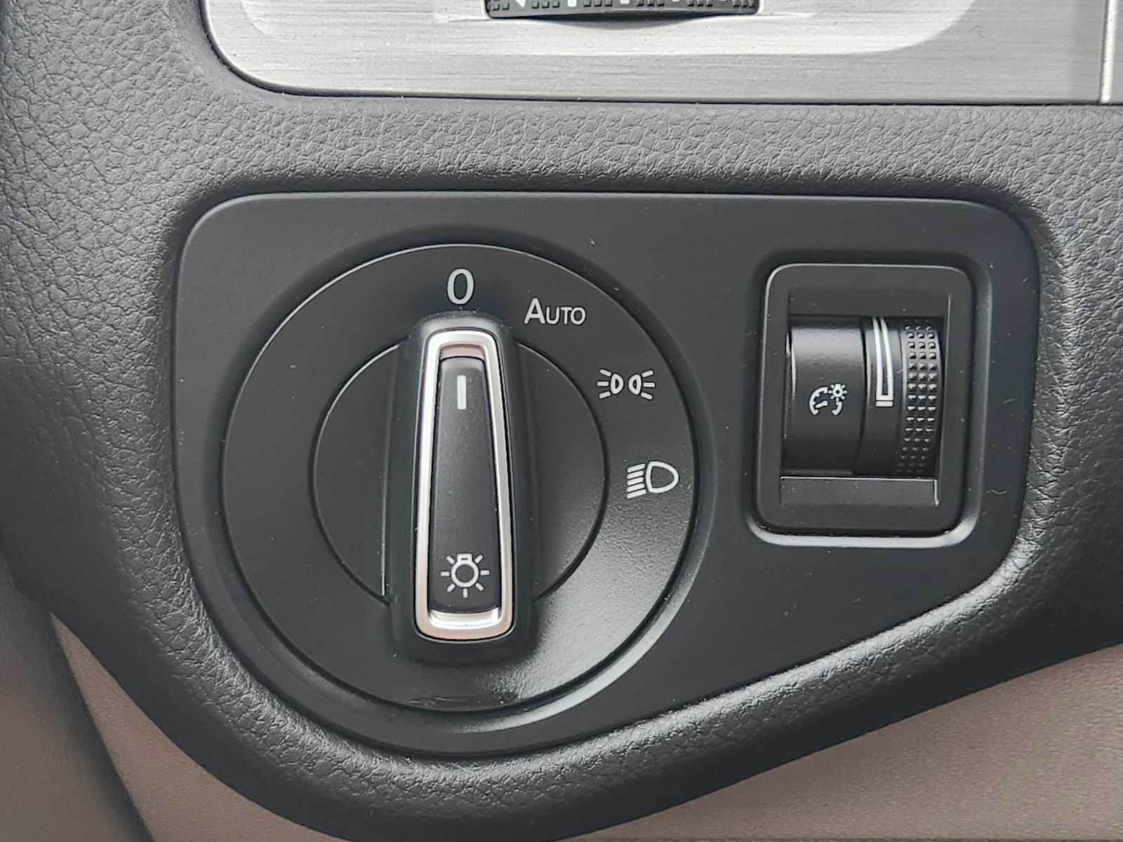 Thumbnail: 2017 Volkswagen Golf - 26