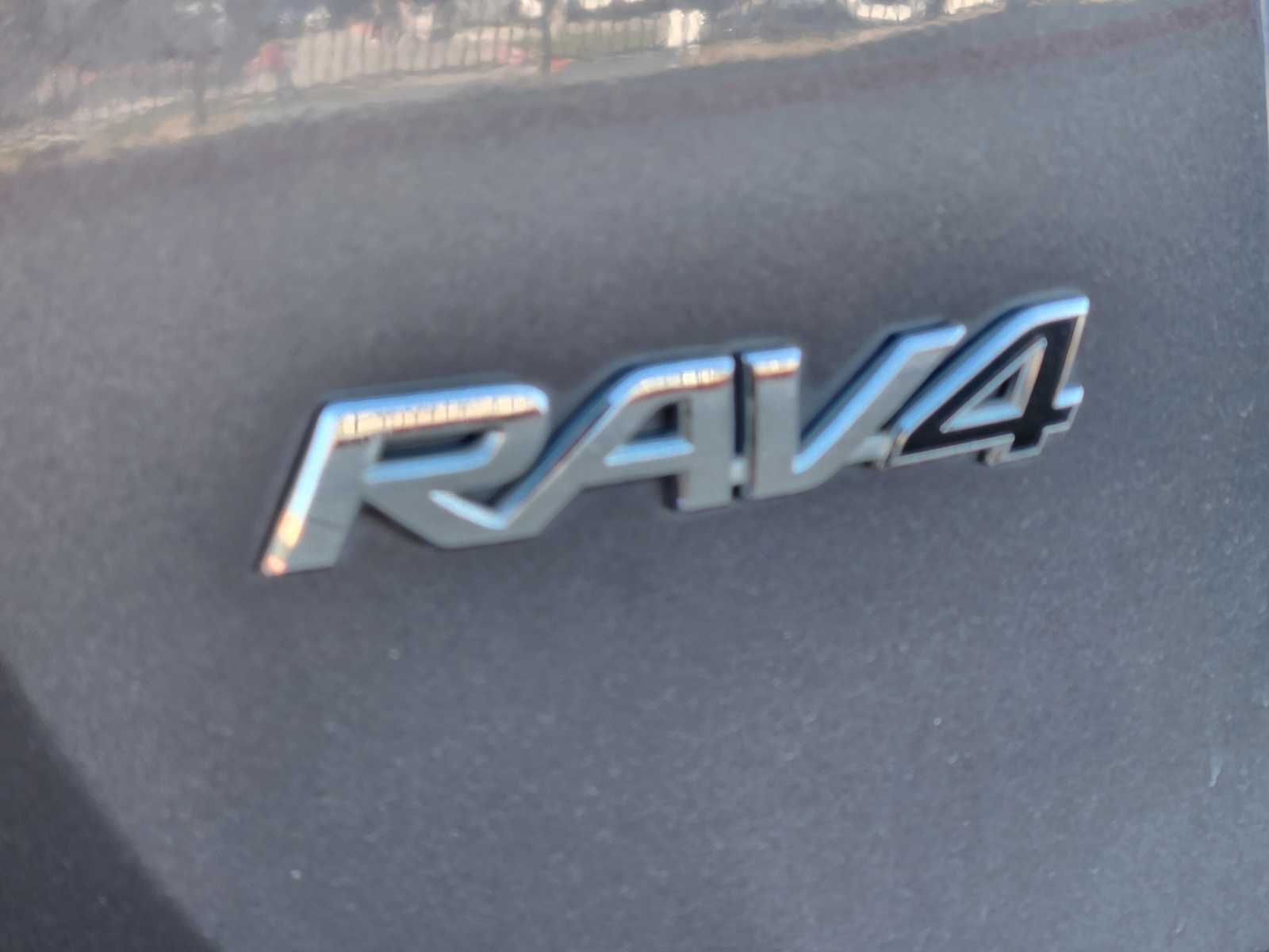 Thumbnail: 2017 Toyota RAV4 - 10