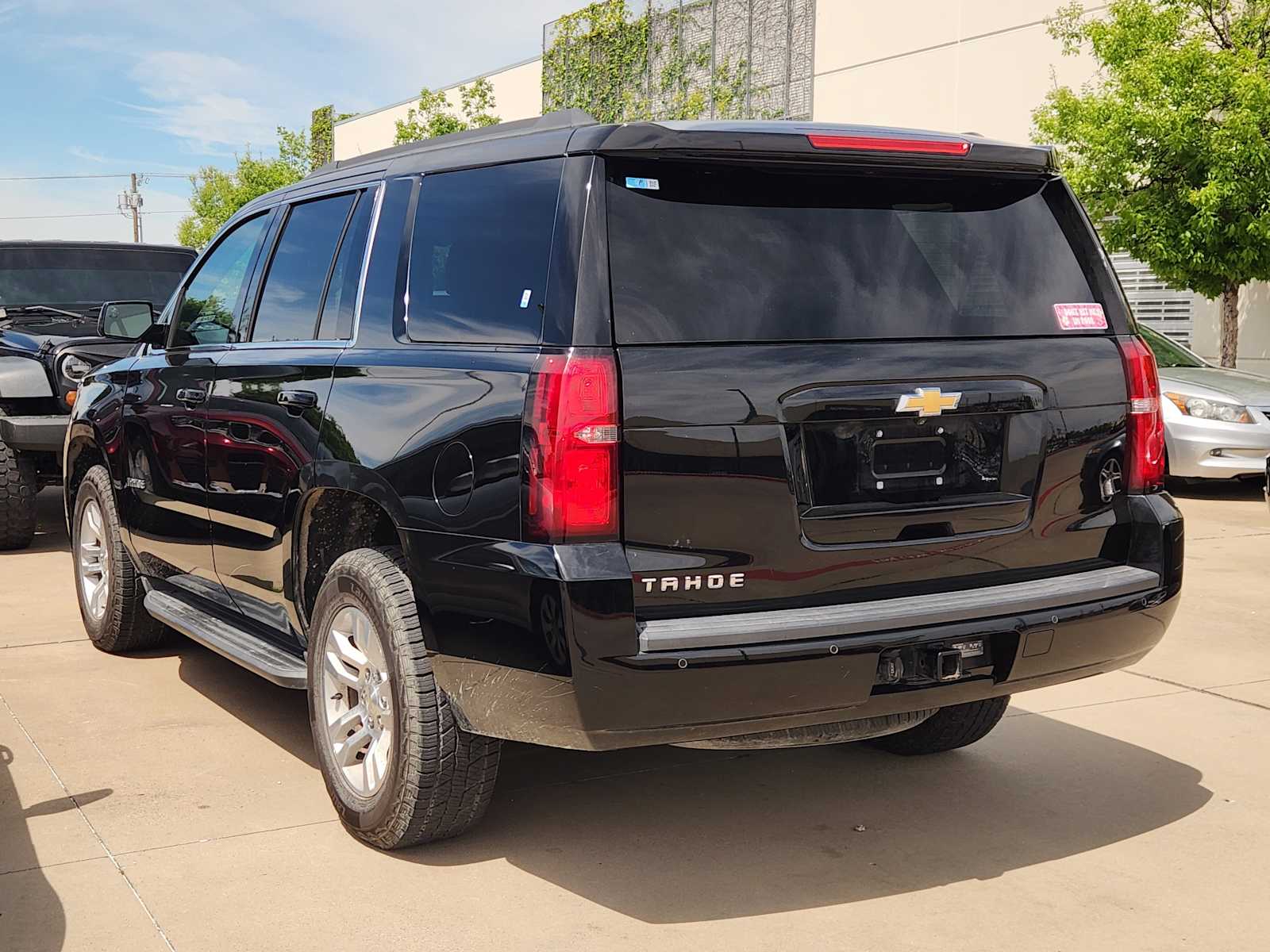 Thumbnail: 2017 Chevrolet Tahoe - 6