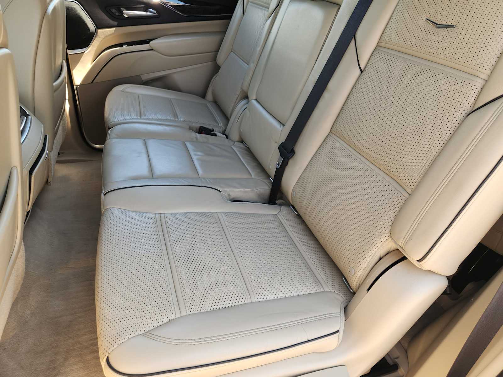 2021 Cadillac Escalade Premium Luxury 13