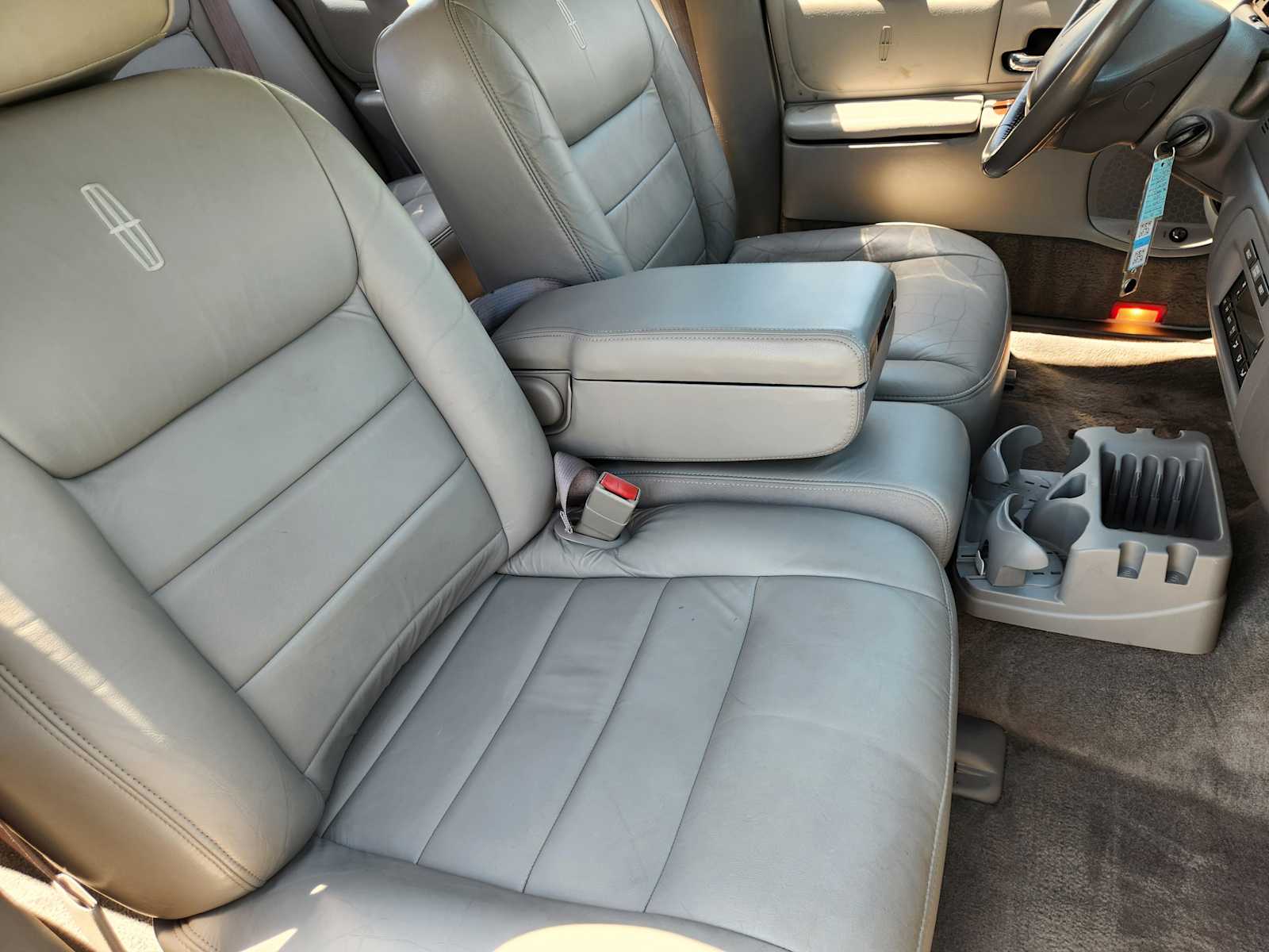 Thumbnail: 2001 Lincoln Town Car - 14