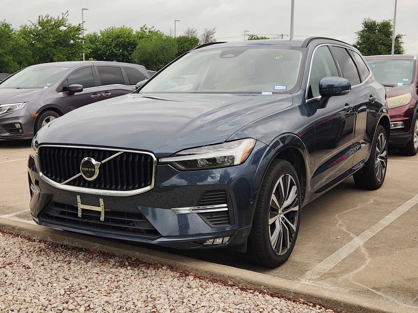 2022 Volvo XC60 B5 Momentum AWD's photo