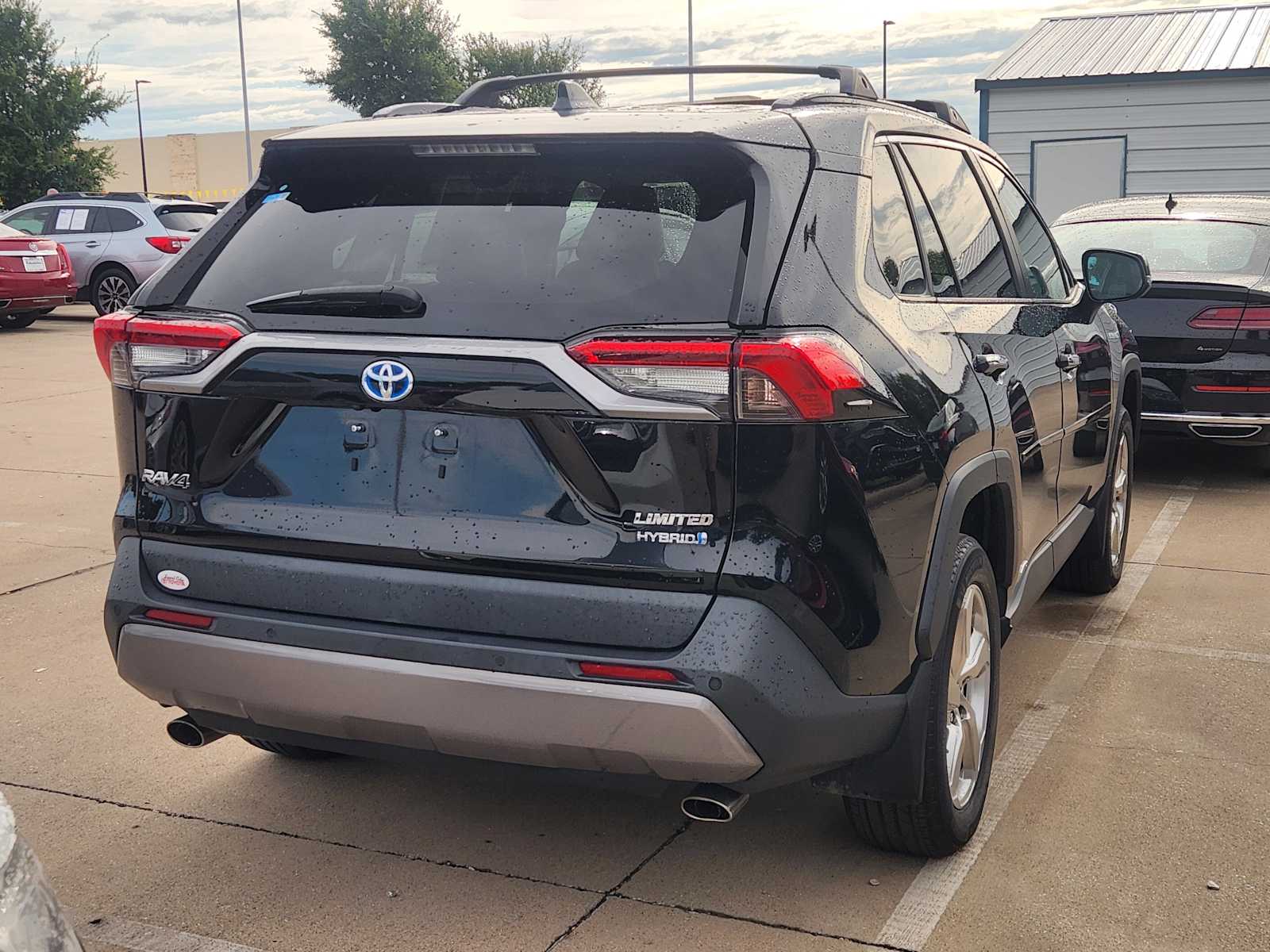 2020 Toyota RAV4 Hybrid Limited photo 4