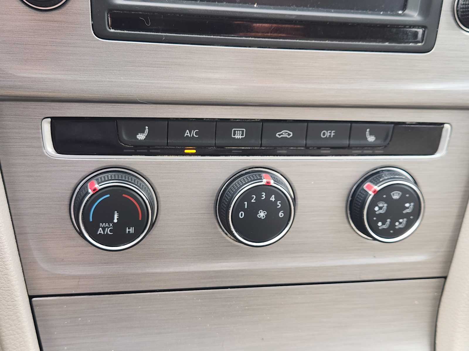 Thumbnail: 2017 Volkswagen Golf - 25