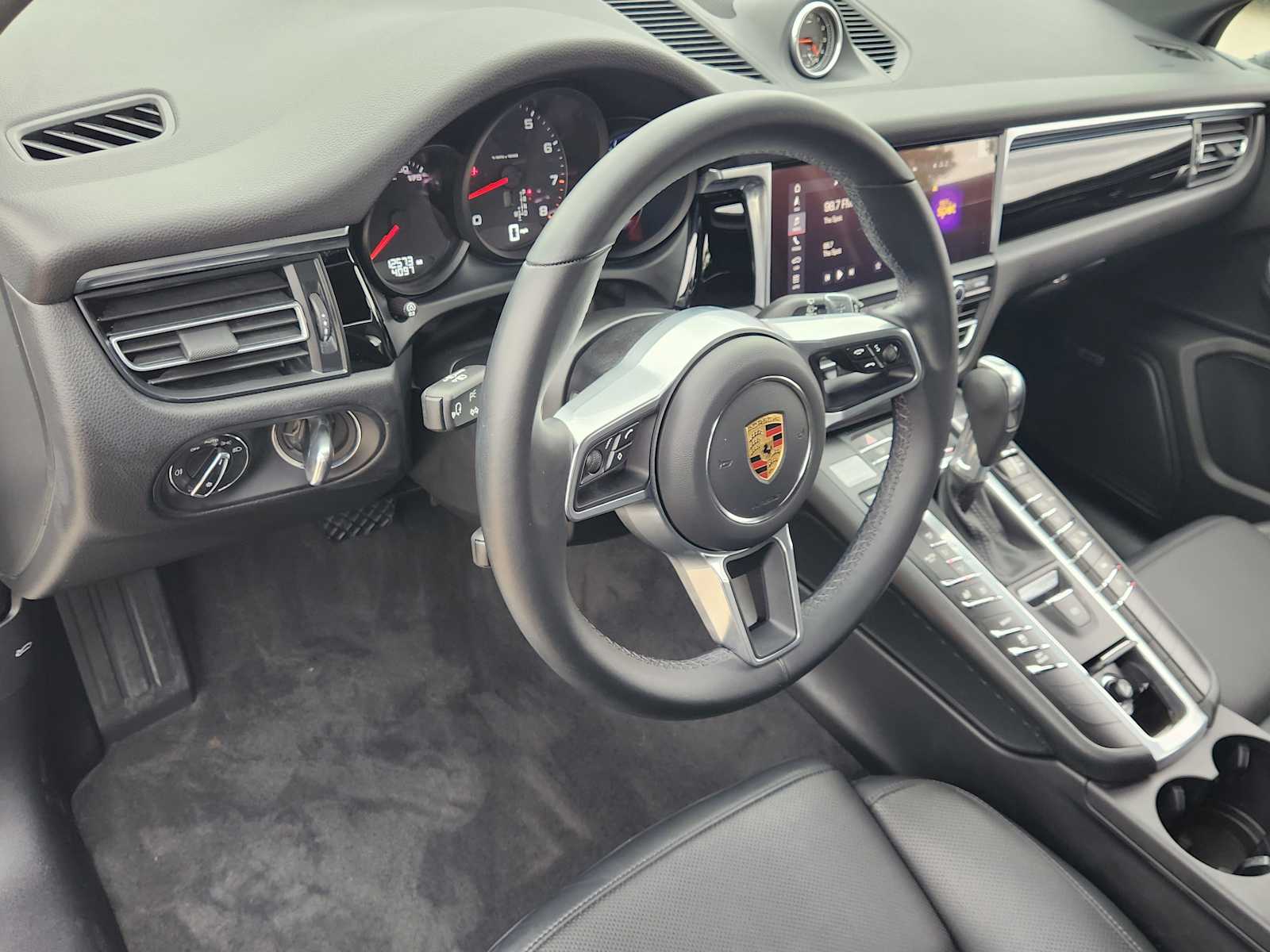 Thumbnail: 2021 Porsche Macan - 2